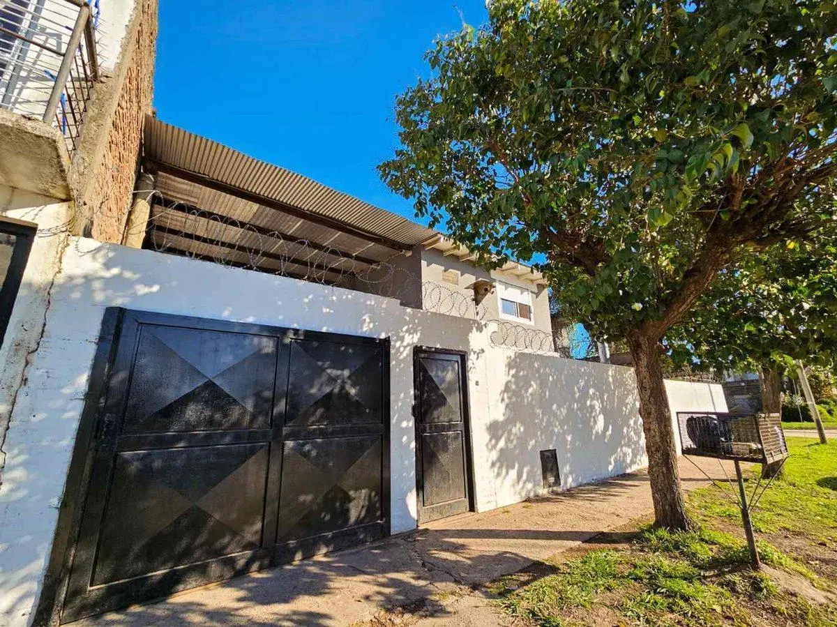 CASA EN VENTA 6 AMBIENTES - GRAND BOURG C/COCHERA 5