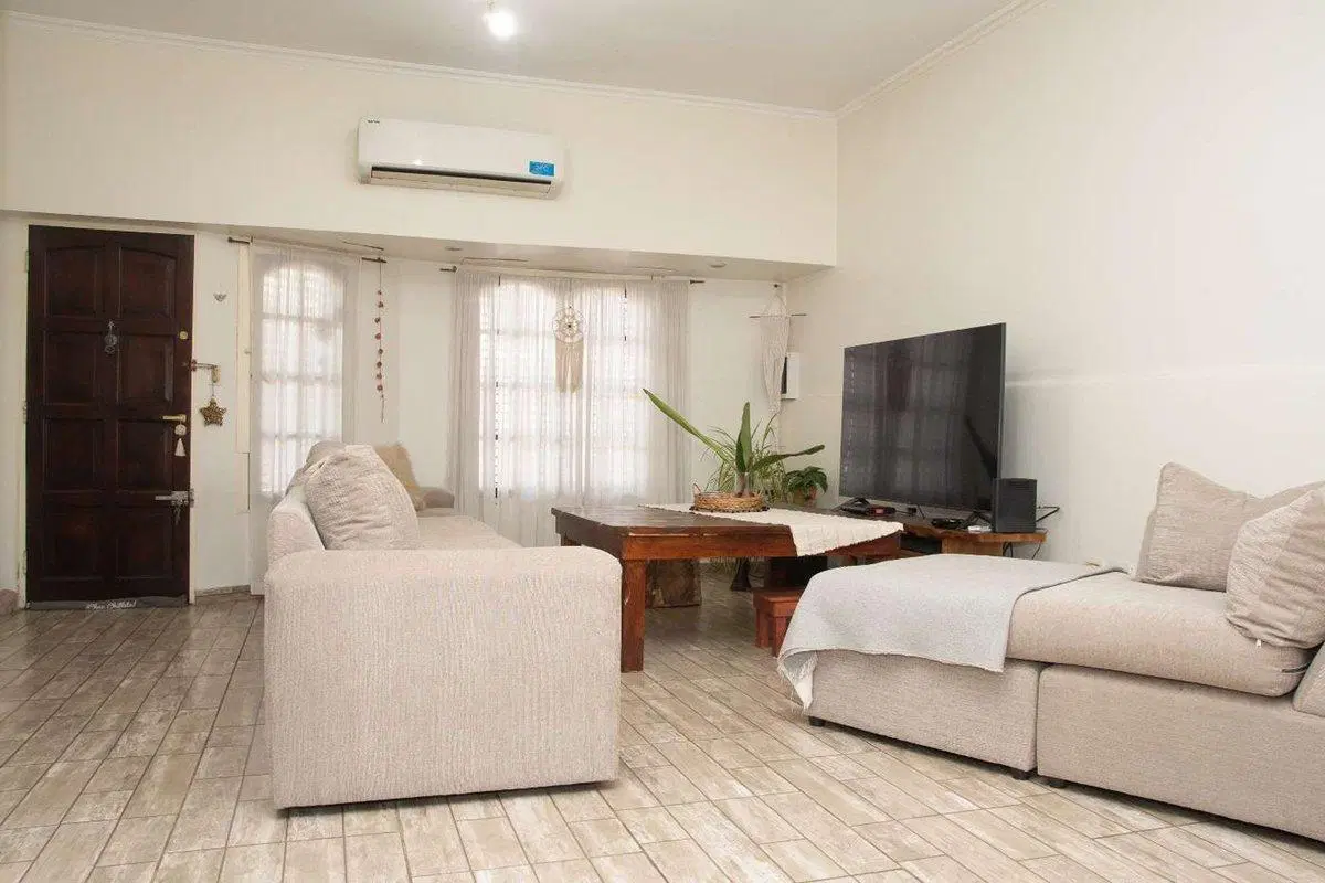 VENTA CASA 5 AMB. CON PILETA V. BALLESTER 4