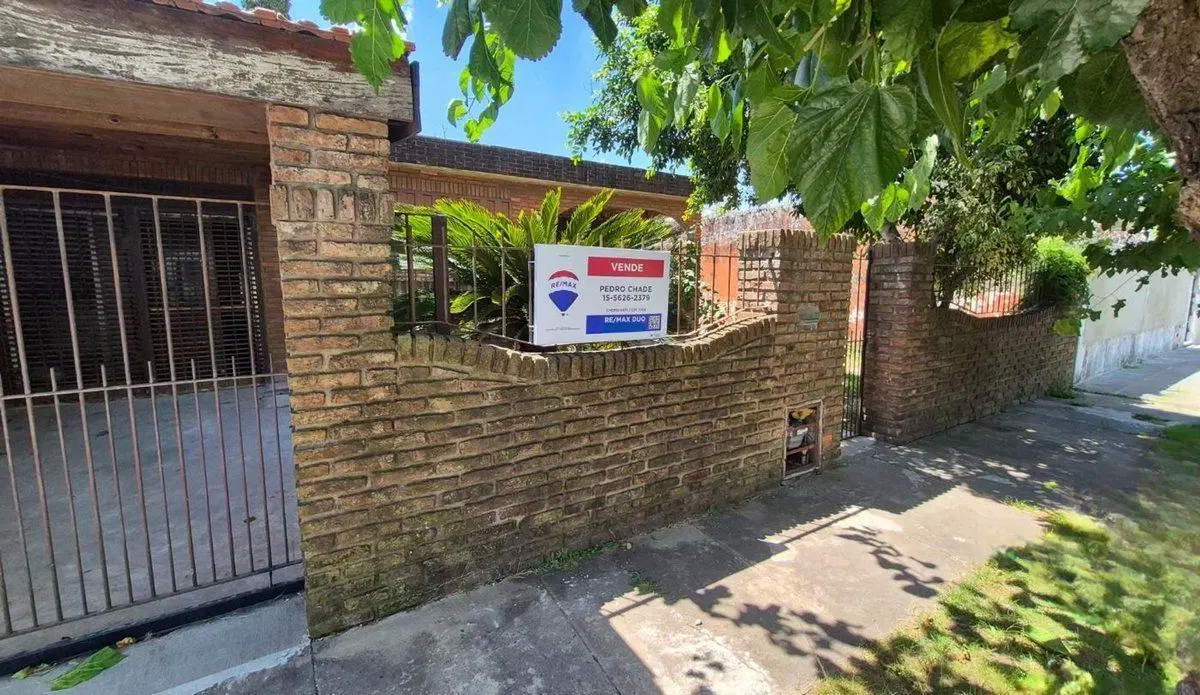 Venta Casa 5 Ambientes con Cochera en Gran Terreno 5