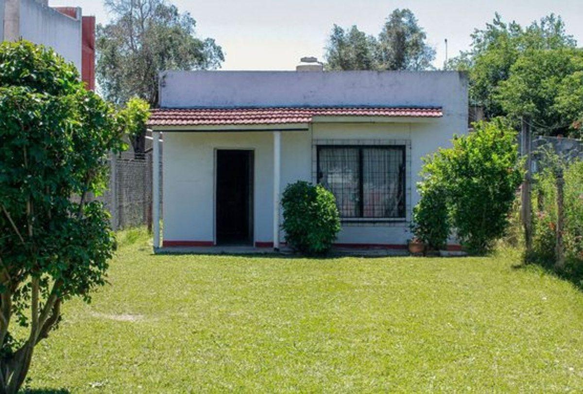 VENTA CASA EN GRAND BOURG SOBRE LOTE DE 400 M2