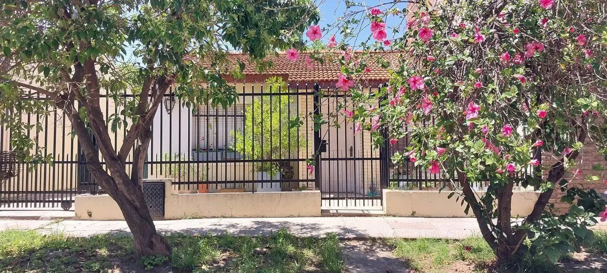CASA 3 AMBIENTES LOTE DE 300 MTS LOMA HERMOSA 4