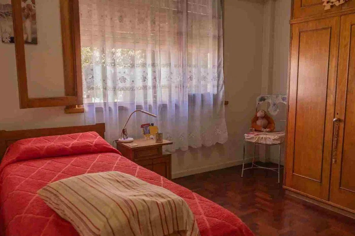 Venta 3 ambientes en Coghlan sobre avenida. 3