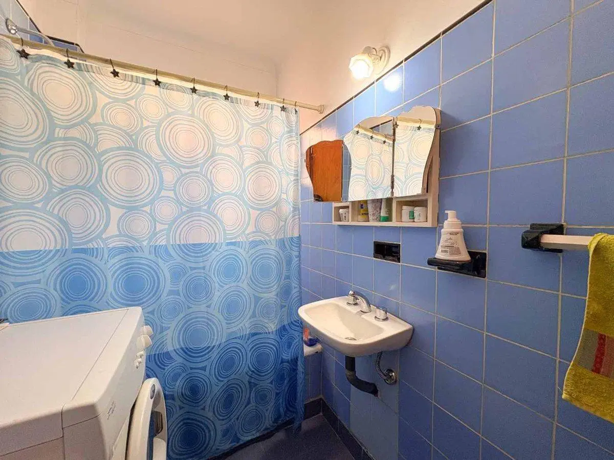 Venta 3 ambientes en Coghlan sobre avenida. 4