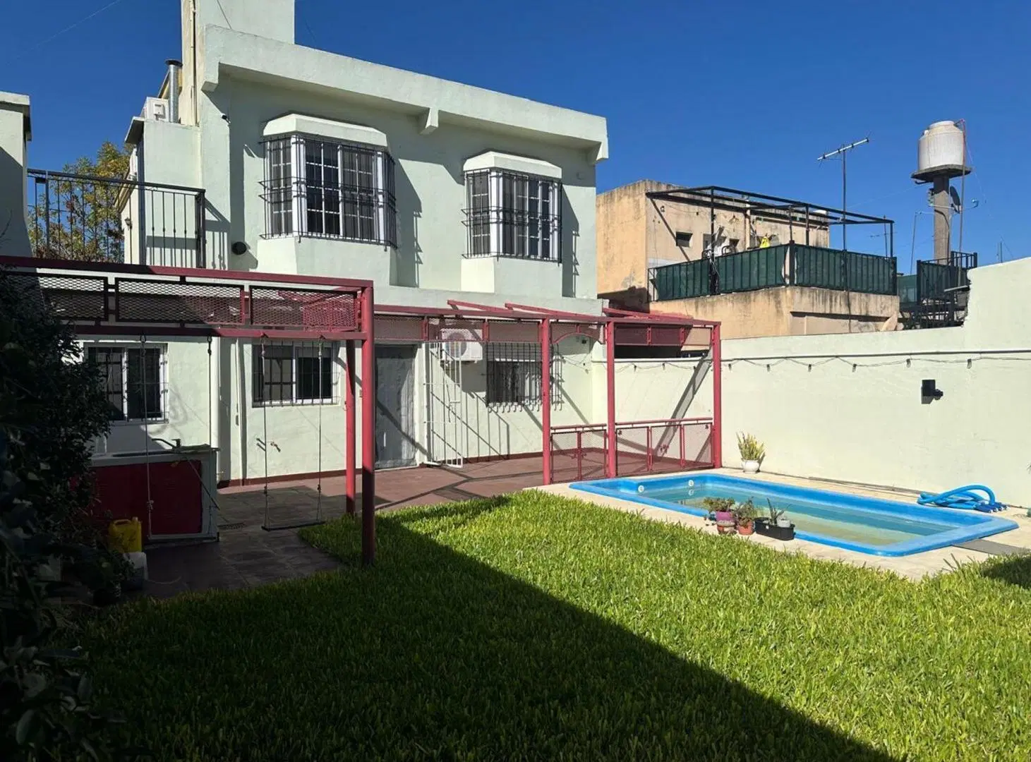 VENTA DE CASA 7 AMBIENTES EN 2 PLANTAS CON COCHERA 3