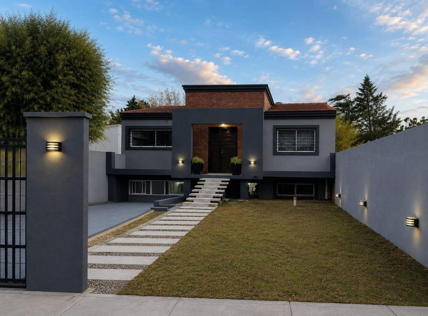 CASA EN VENTA EN PLENO CENTRO DE PRESIDENTE DERQUI