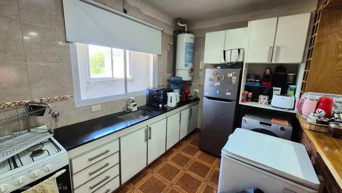 Venta Casa con cochera mas locales Zona Comercial 2