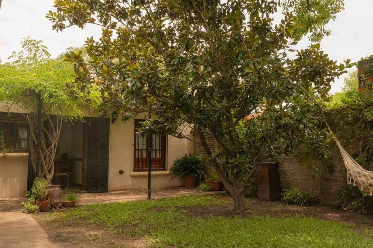 CASA EN VENTA 5 amb. en casco histórico ARECO 4