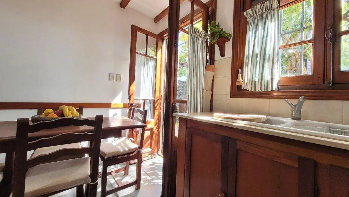CASA EN VENTA 5 amb. en casco histórico ARECO 2