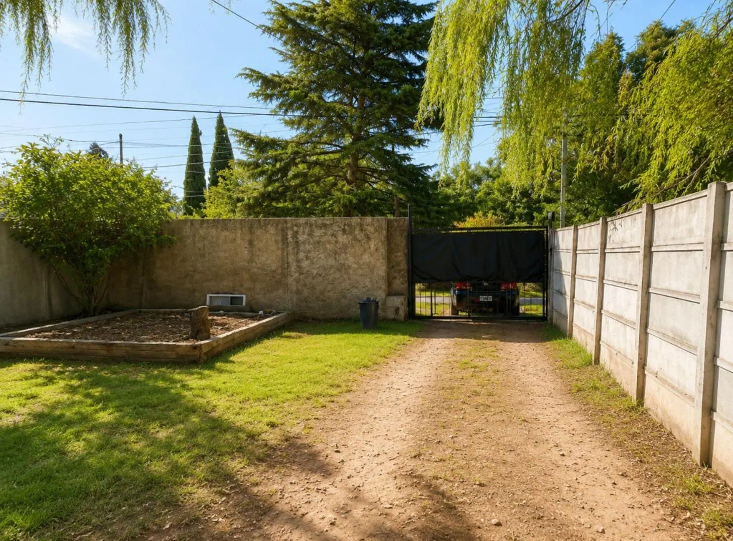 VENTA CASA  4 AMBIENTES AMPLIO PARQUE CON PARRILLA 5