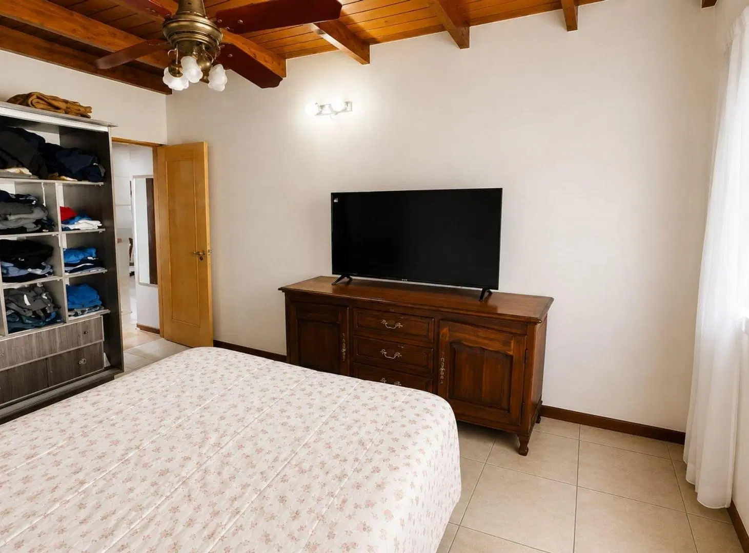 VENTA CASA  4 AMBIENTES AMPLIO PARQUE CON PARRILLA 3