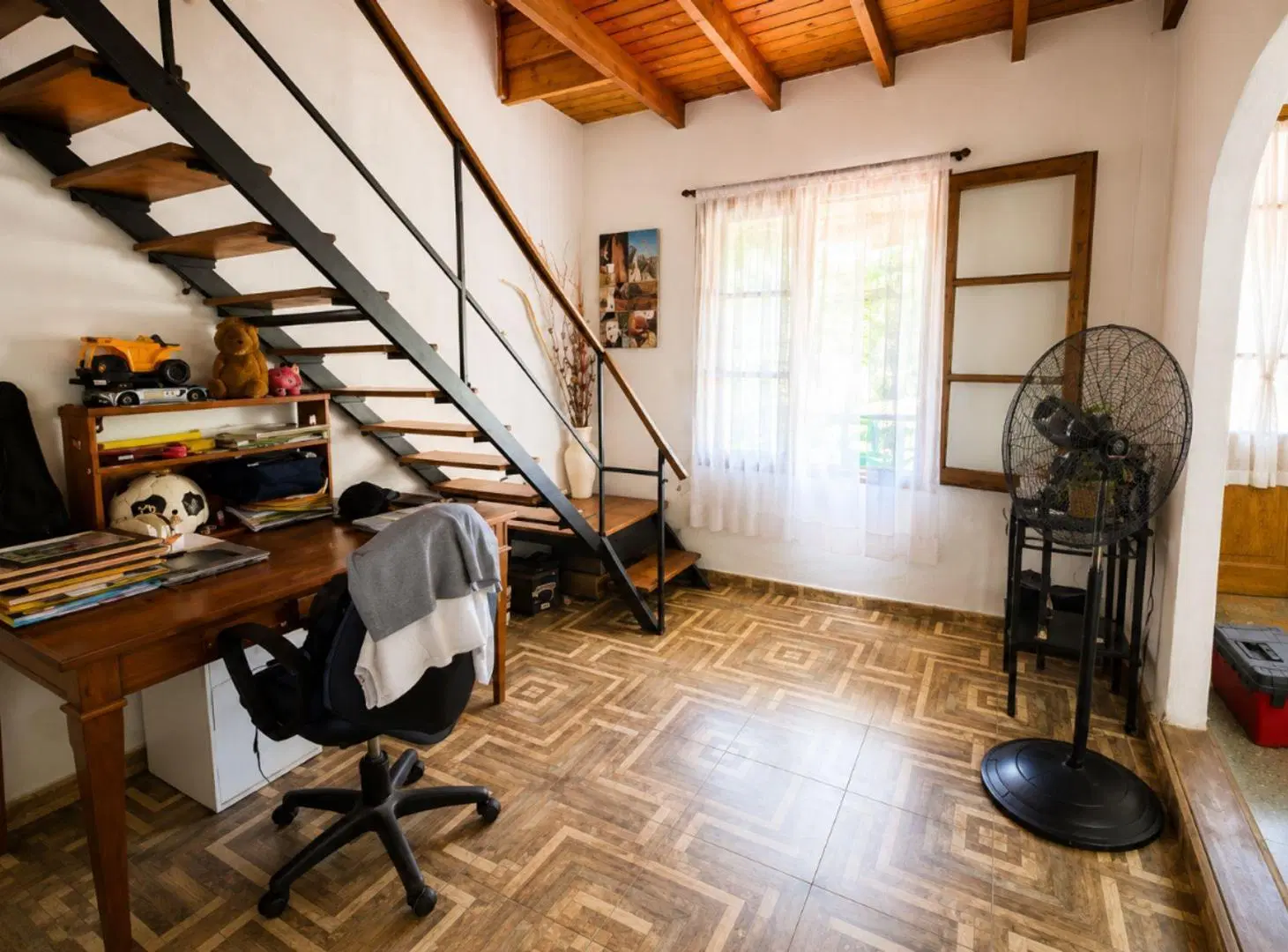 VENTA CASA  4 AMBIENTES AMPLIO PARQUE CON PARRILLA 4