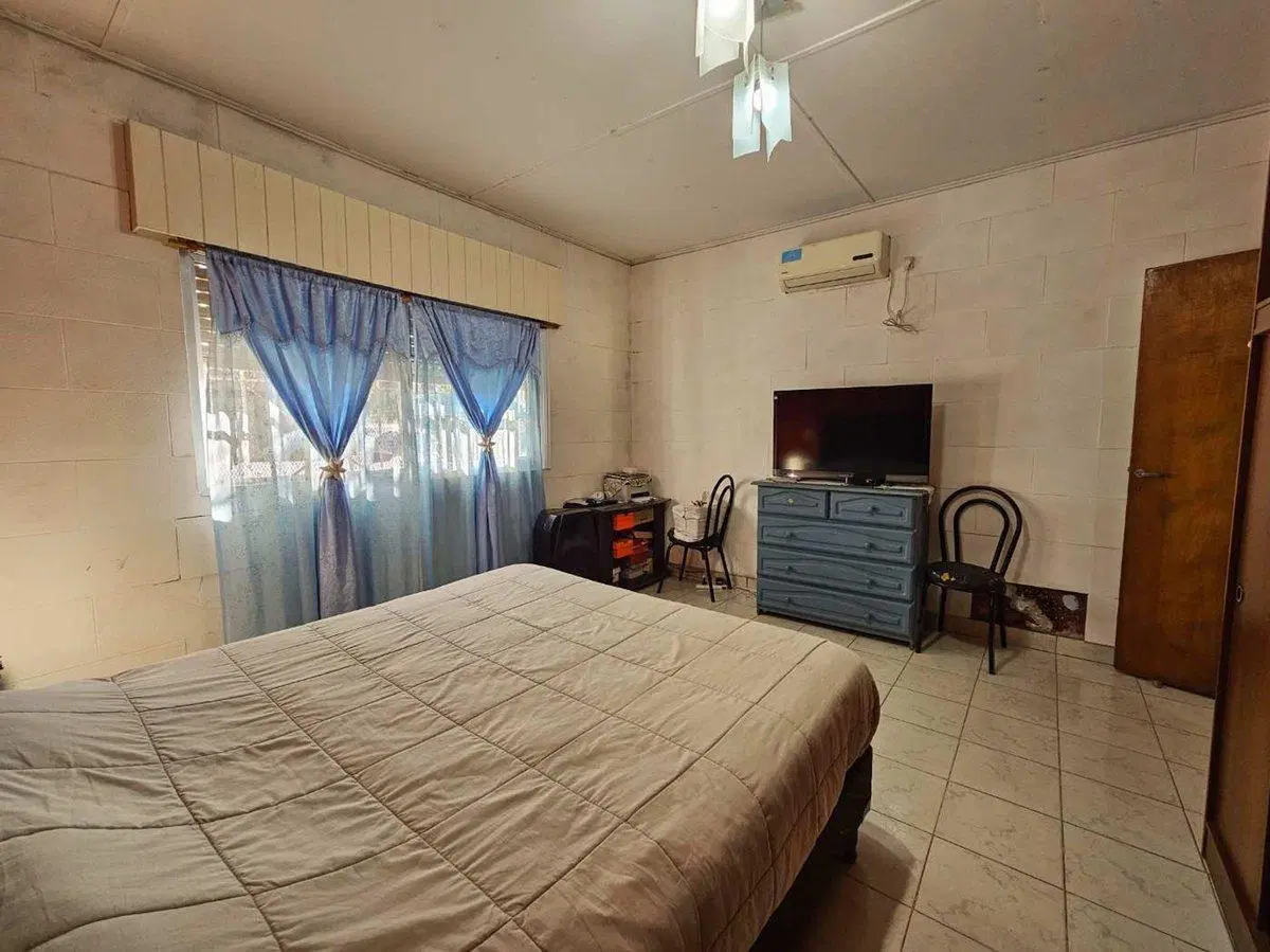 CASA EN VENTA 6 AMBIENTES - GRAND BOURG C/COCHERA 2