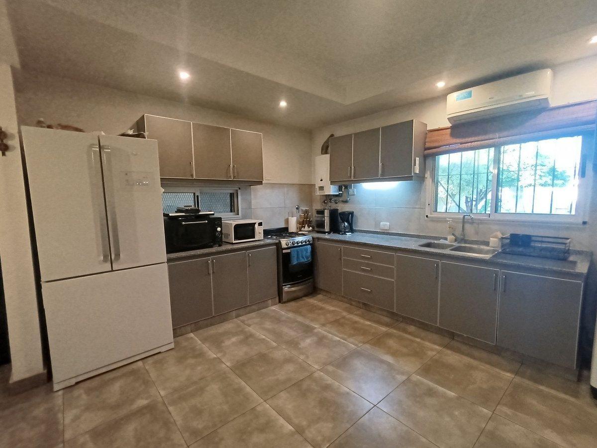Foto de VENTA CASA 5 AMBIENTES PILETA DON TORCUATO, imagen 4