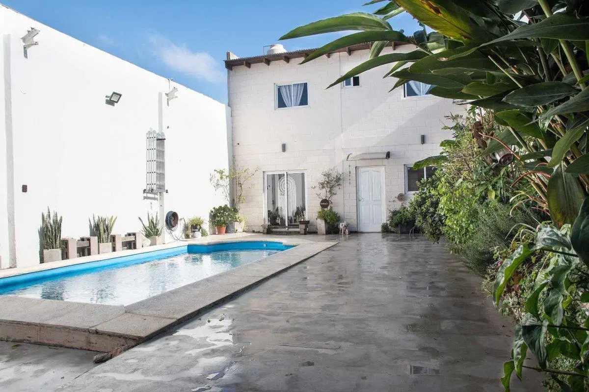 VENTA CASA 5 AMB. CON PILETA V. BALLESTER 4