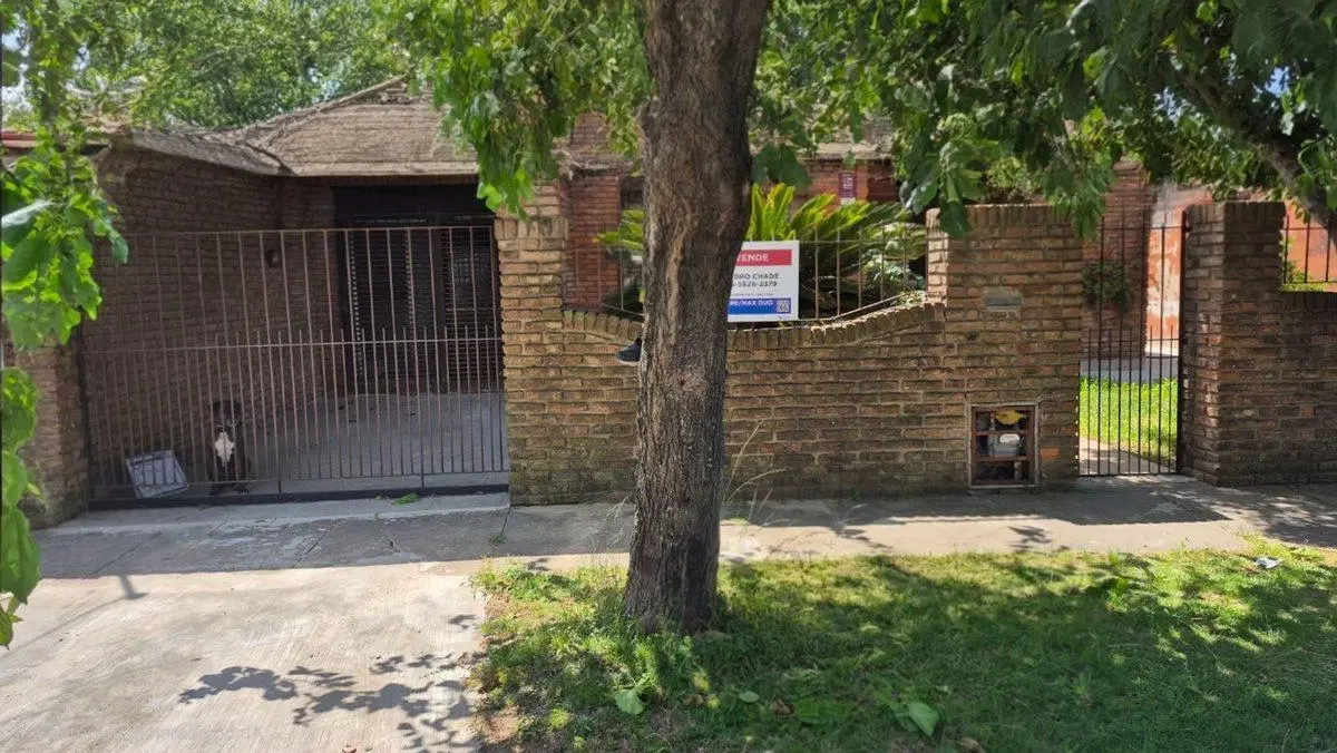 Venta Casa 5 Ambientes con Cochera en Gran Terreno 5