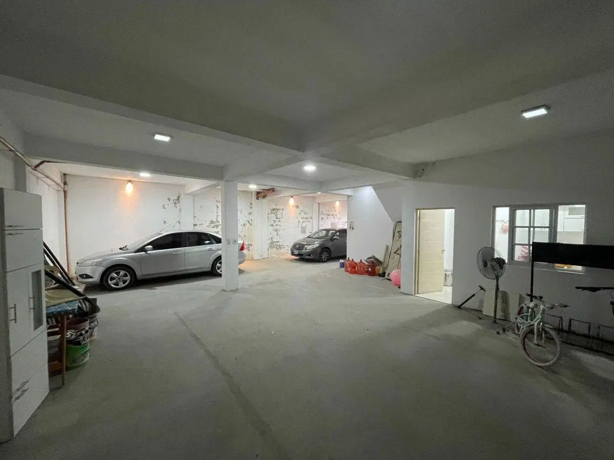 VENTA CASA 5 AMB + 2 LOCALES 8