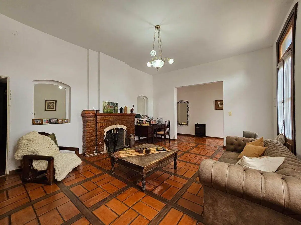 VENTA CASA ESTILO COLONIAL EXCELENTE ESTADO 2