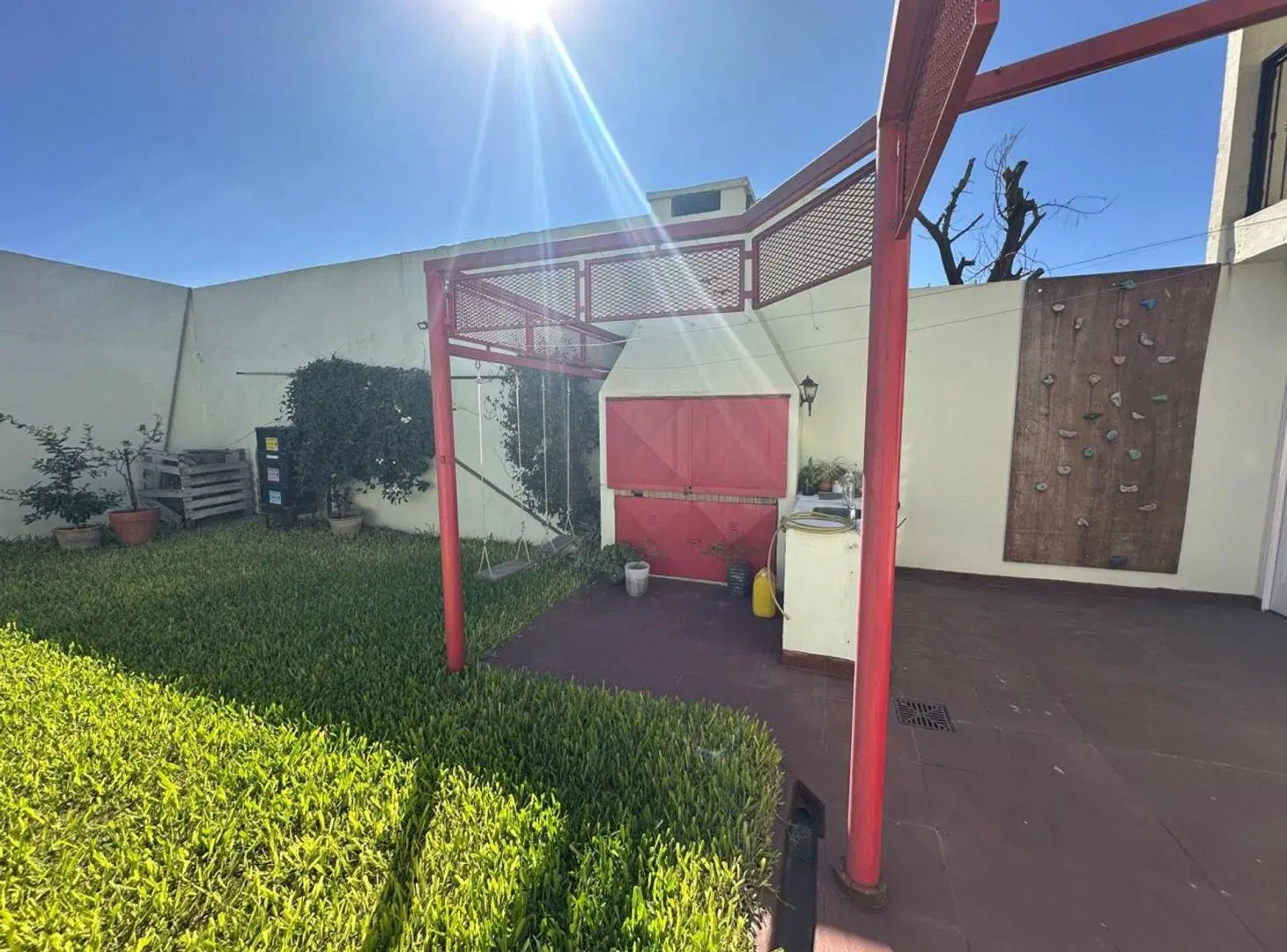 VENTA DE CASA 7 AMBIENTES EN 2 PLANTAS CON COCHERA 8