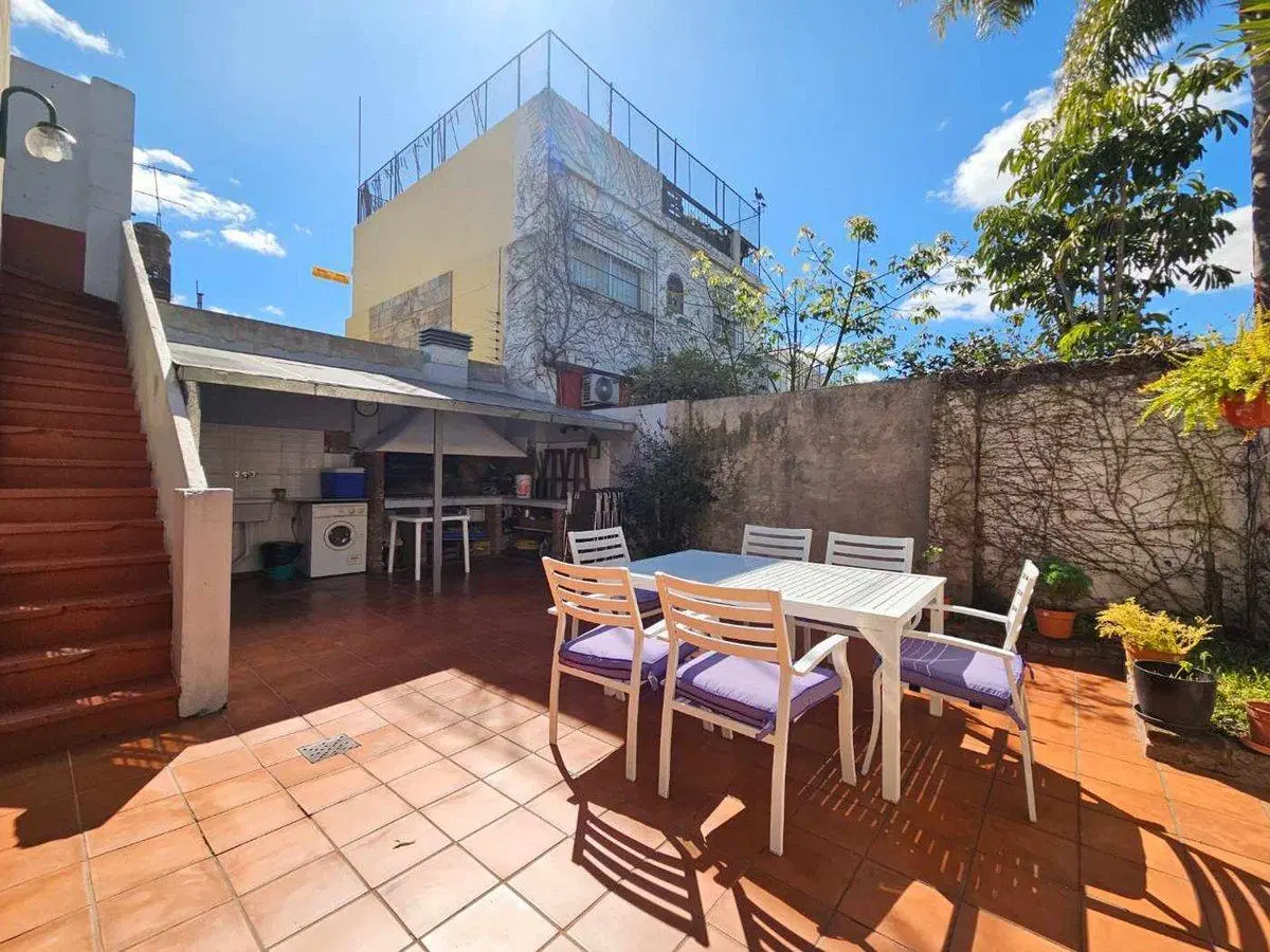 Venta Ph 5 ambientes en Devoto con patio y terraza 1