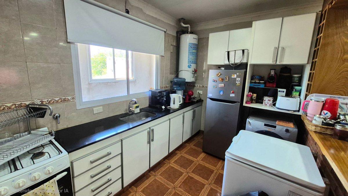Foto de Venta Casa con cochera mas locales Zona Comercial, imagen 4