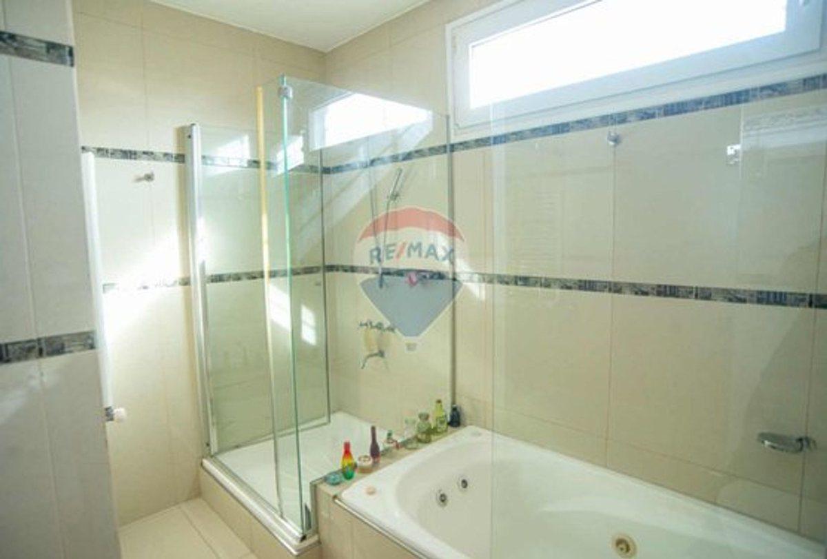 Foto de VENTA CASA 4 AMB EN OLIVOS CON PILETA Y QUINCHO, imagen 3