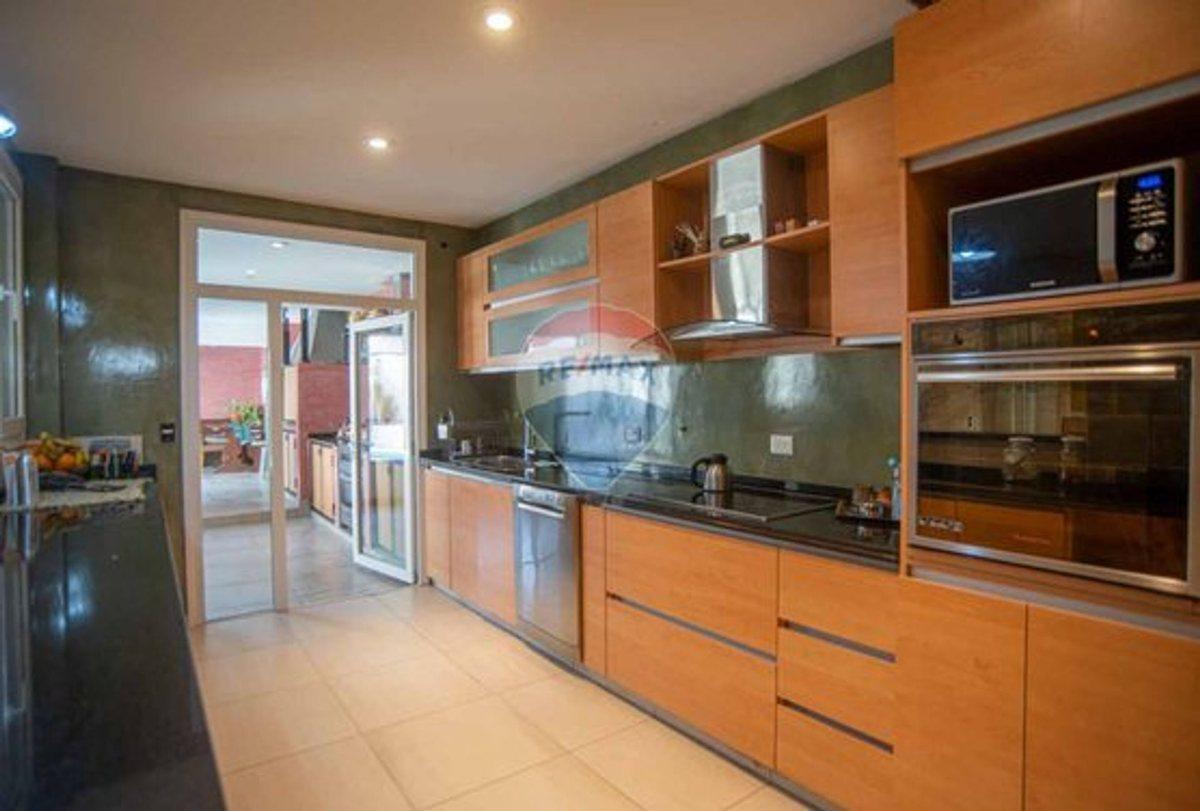 Foto de VENTA CASA 4 AMB EN OLIVOS CON PILETA Y QUINCHO, imagen 5