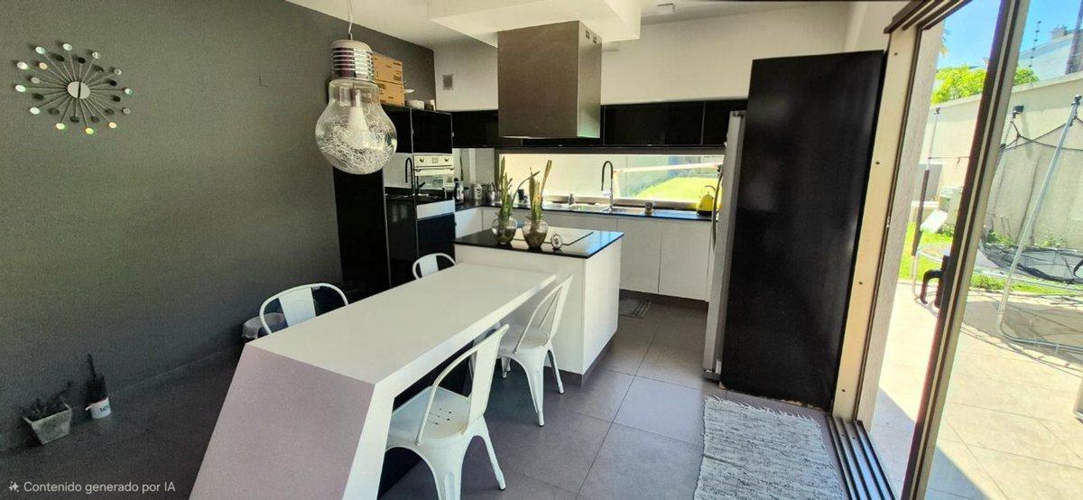 Foto de VENTA CASA 5 AMBIENTES EN VILLA BALLESTER, imagen 2