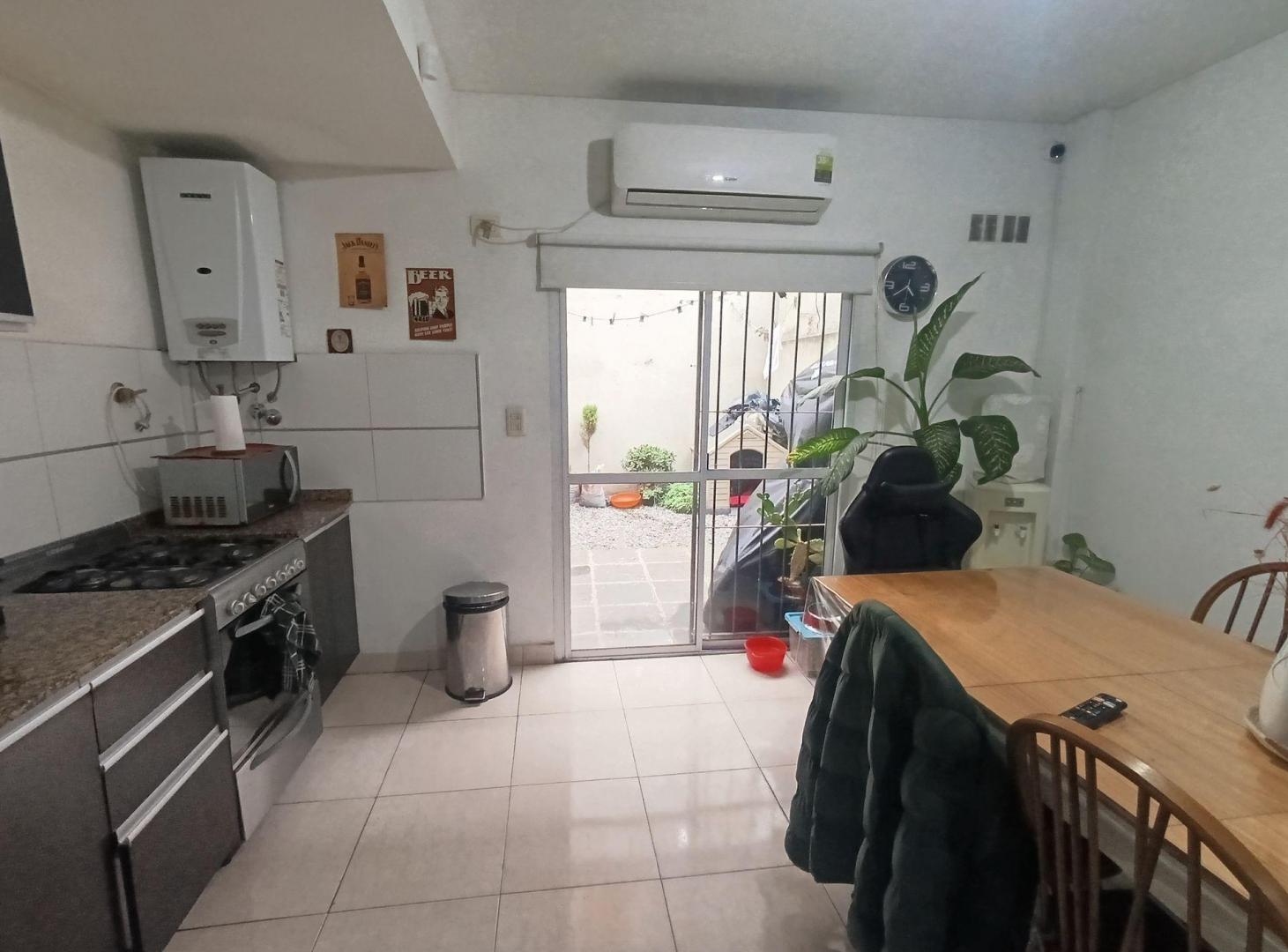 Foto de VENTA PH 2 AMB PB GARAGE Y PATIO SARANDI, imagen 2