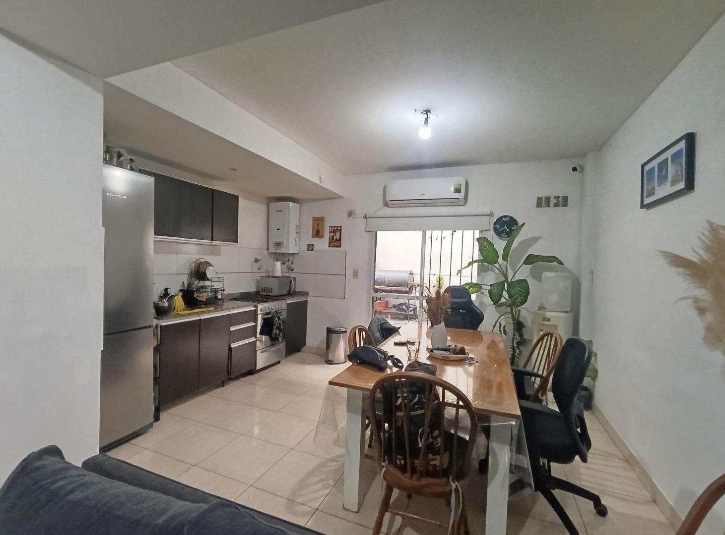 Foto de VENTA PH 2 AMB PB GARAGE Y PATIO SARANDI, imagen 1