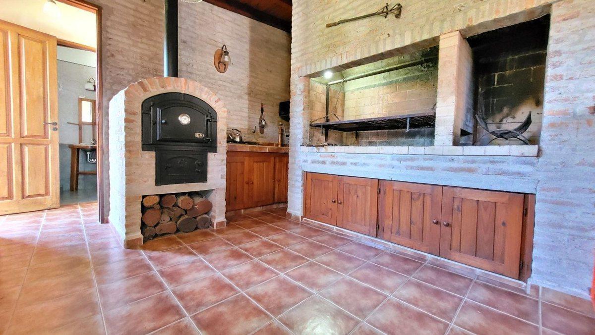 Foto de CASA EN VENTA 5 amb. en casco histórico ARECO, imagen 3