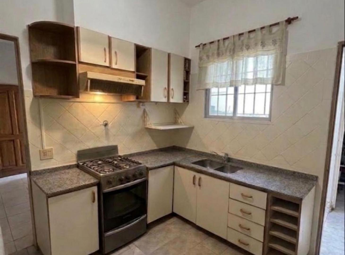 Foto de VENTA DE CASA EN SAAVEDRA EXCELENTE UBICACION, imagen 1