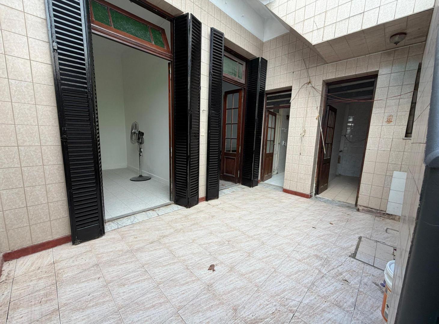 Foto de PH VENTA 3 AMBIENTES PARQUE CHAS C/PATIO Y TERRAZA, imagen 2