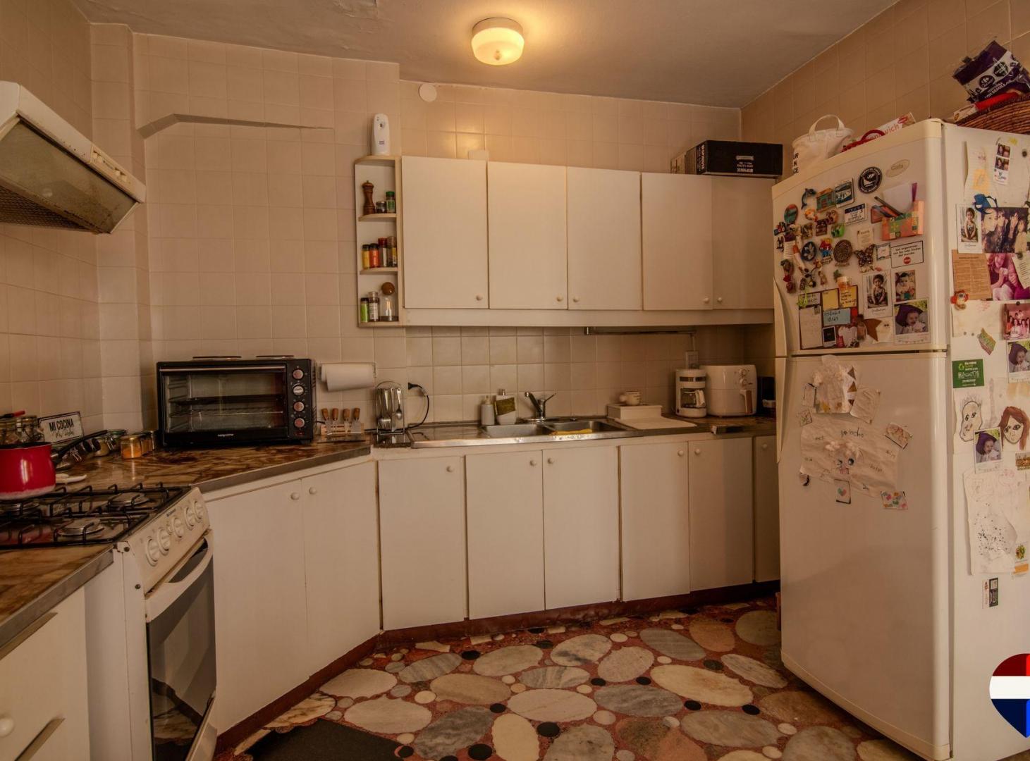 Foto de VENTA OLIVOS 2 CASAS C/ PILETA, GARAJE + LOCAL, imagen 3