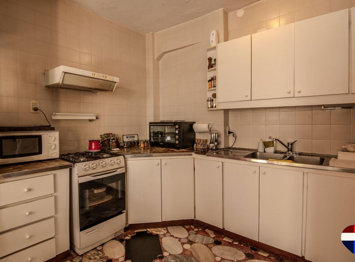 Foto de VENTA OLIVOS 2 CASAS C/ PILETA, GARAJE + LOCAL, imagen 2