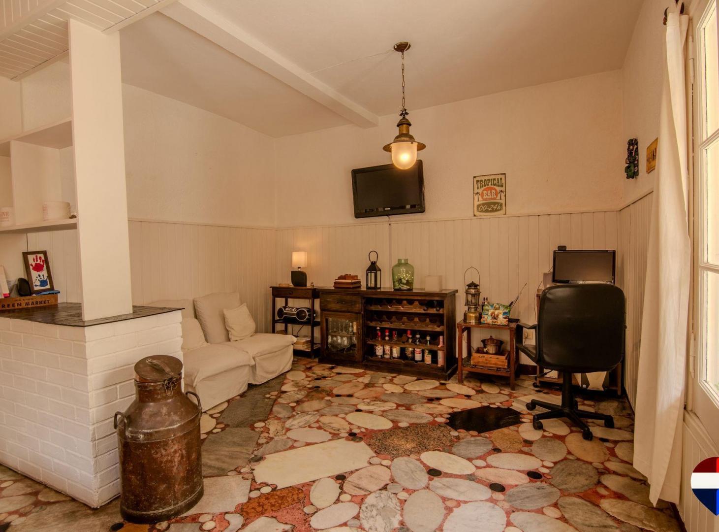 Foto de VENTA OLIVOS 2 CASAS C/ PILETA, GARAJE + LOCAL, imagen 4