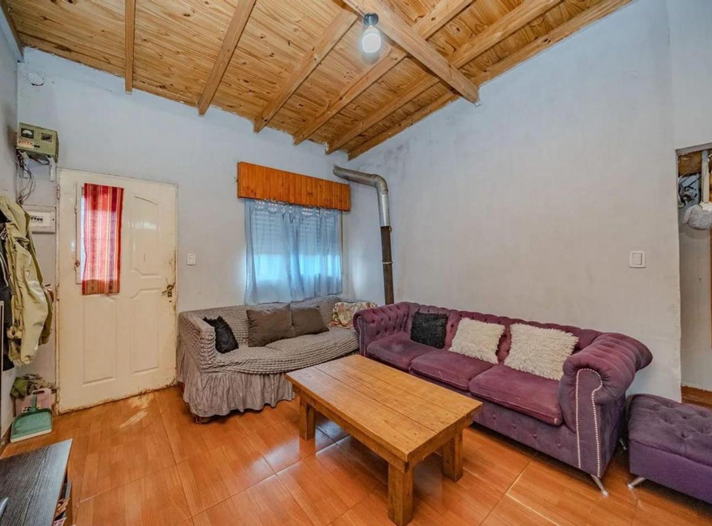 Foto de VENTA CASA 4 AMBIENTES C/ PILETA - JOSE C PAZ, imagen 3