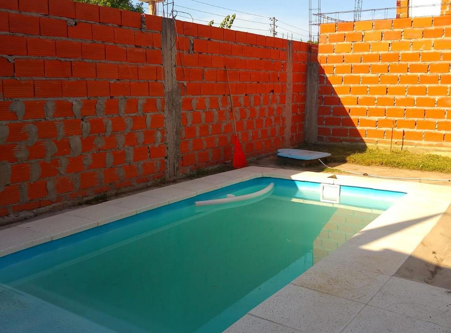 Foto de VENTA CASA 4 AMBIENTES C/ PILETA - JOSE C PAZ, imagen 2