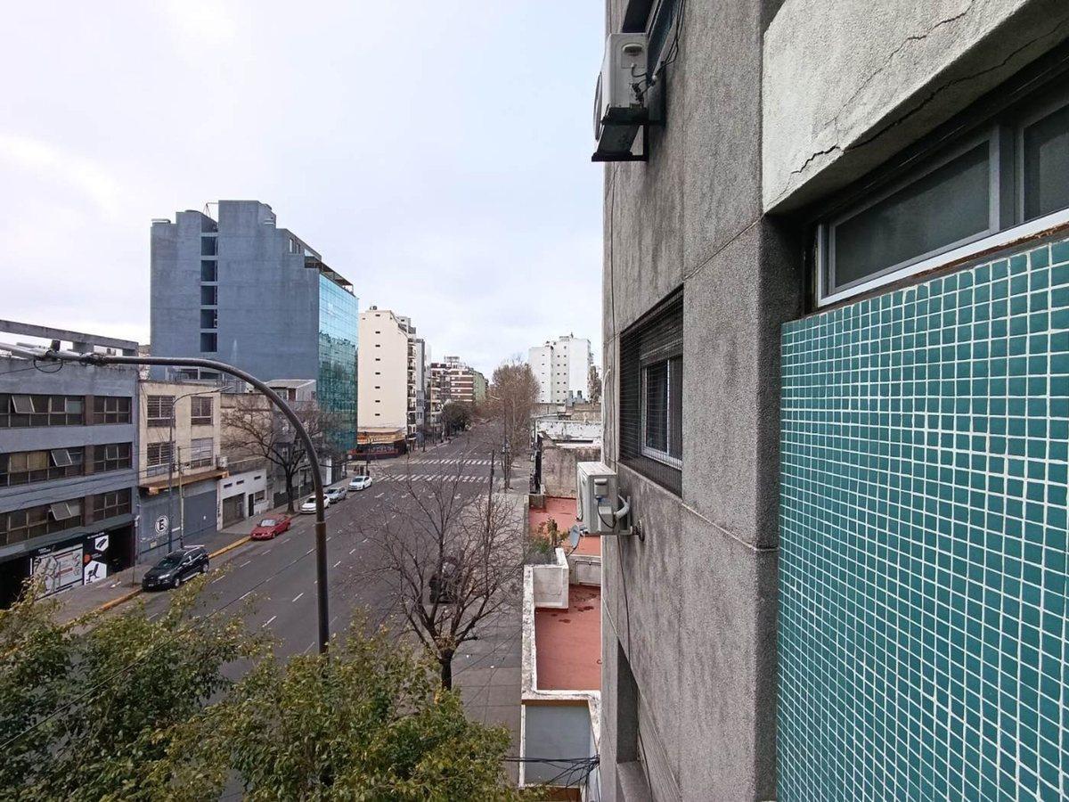 Foto de VENTA DEPTO 4 AMB. C/BALCON FLORES APTO CREDITO, imagen 3