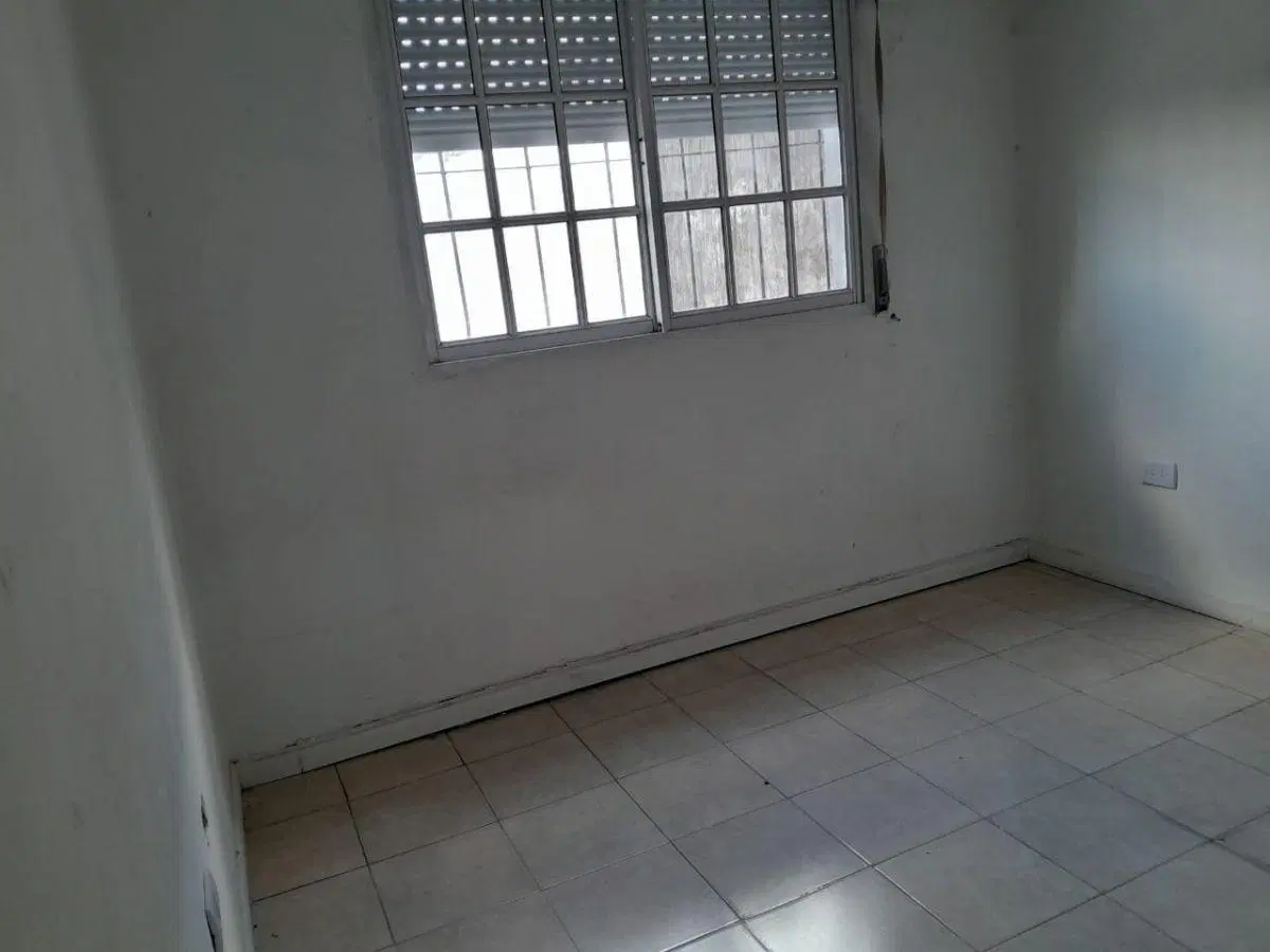 Depto. 3 ambientes en Planta Alta con balcón a la calle 3