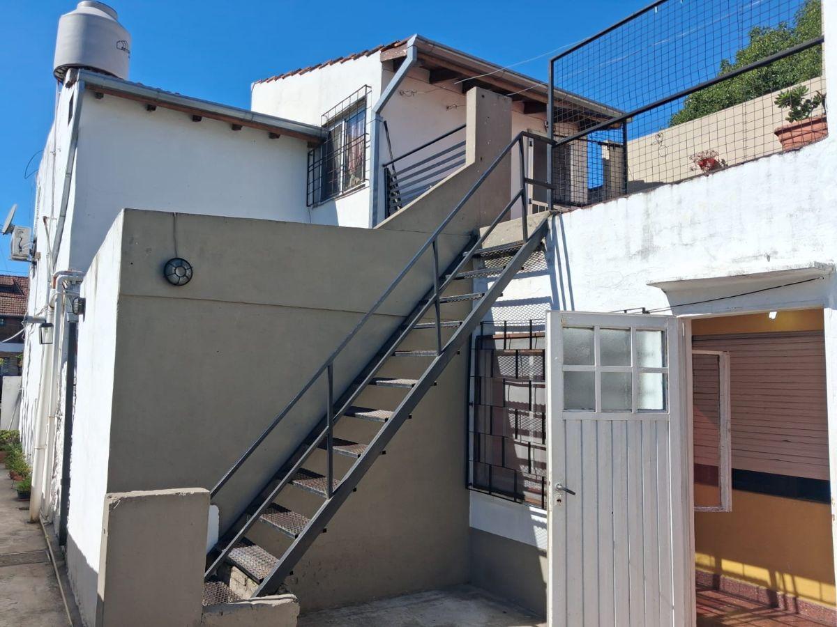 Excelente propiedad en block con 3 unidades, local y cocheras sobre lote de 346 m²