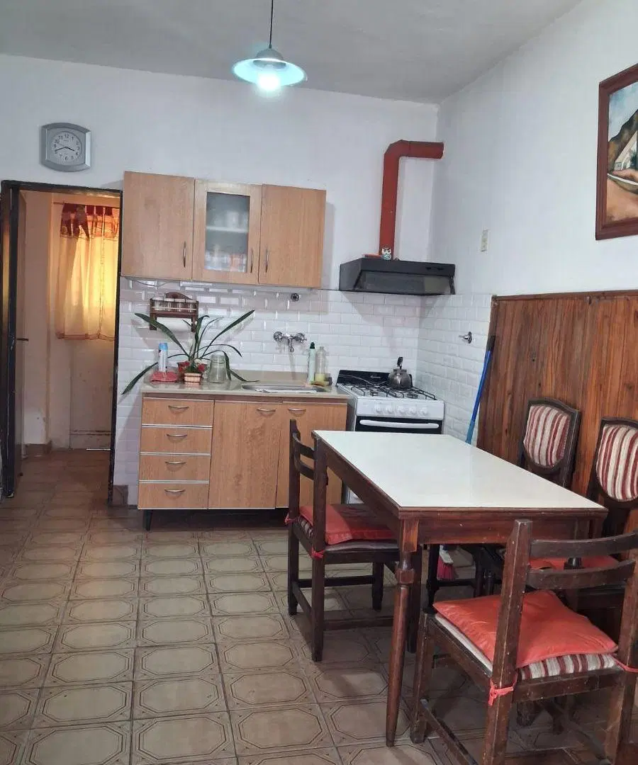 Excelente propiedad en block con 3 unidades, local y cocheras sobre lote de 346 m² 1