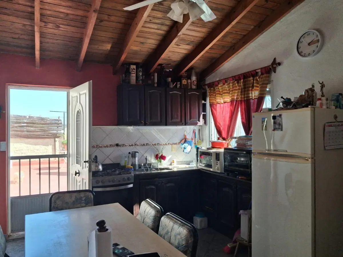 Excelente propiedad en block con 3 unidades, local y cocheras sobre lote de 346 m² 4
