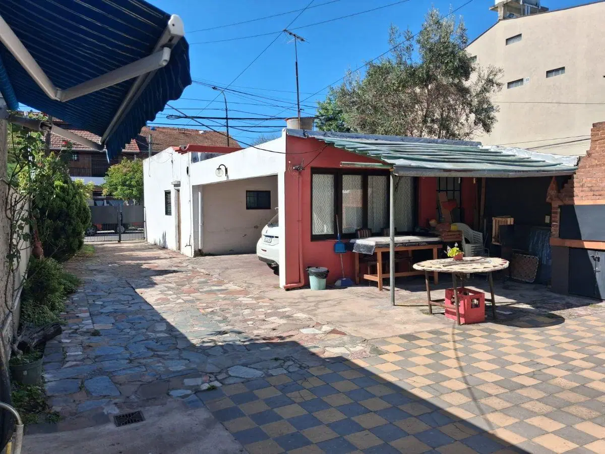 Excelente propiedad en block con 3 unidades, local y cocheras sobre lote de 346 m² 5