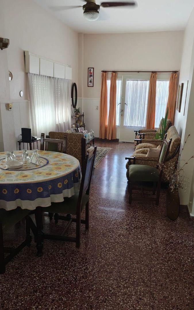 Hermosa casa 3 ambientes con jardín, fondo y pileta