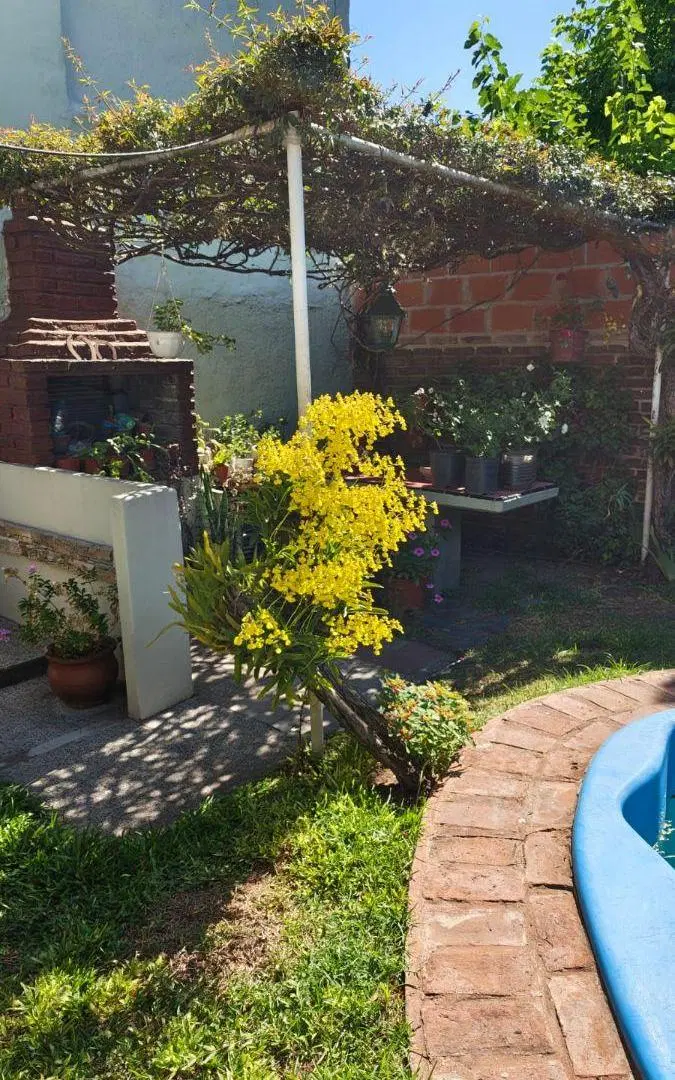 Hermosa casa 3 ambientes con jardín, fondo y pileta 8