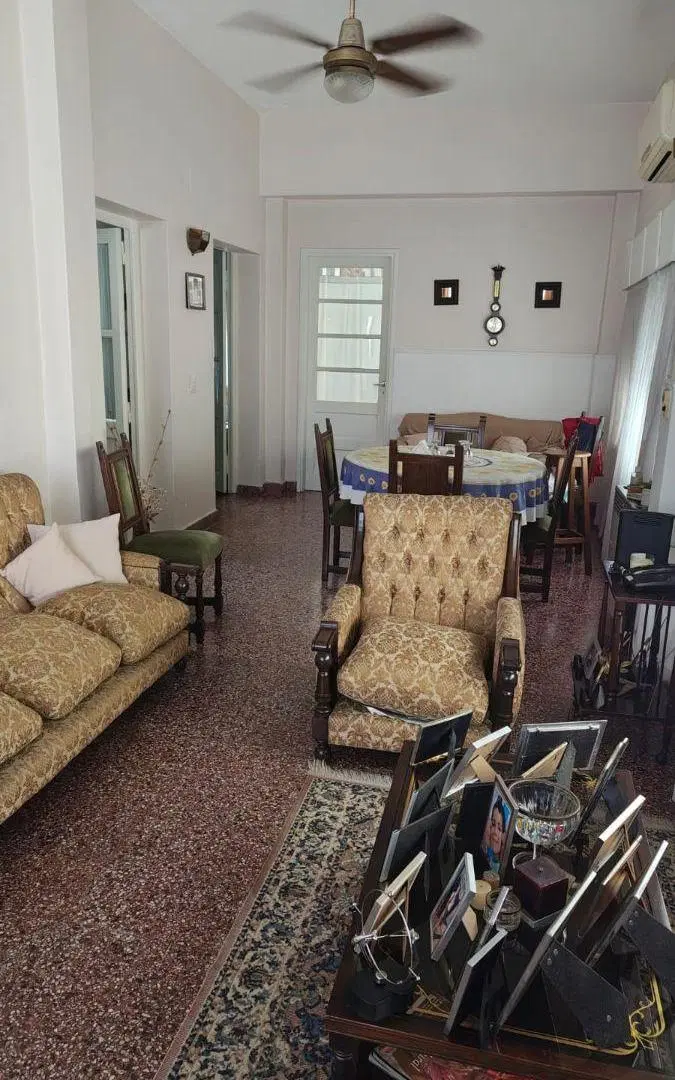 Hermosa casa 3 ambientes con jardín, fondo y pileta 2