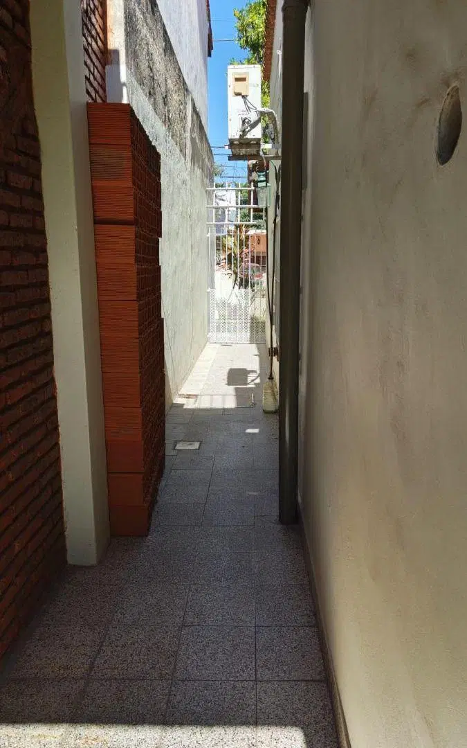 Hermosa casa 3 ambientes con jardín, fondo y pileta 3