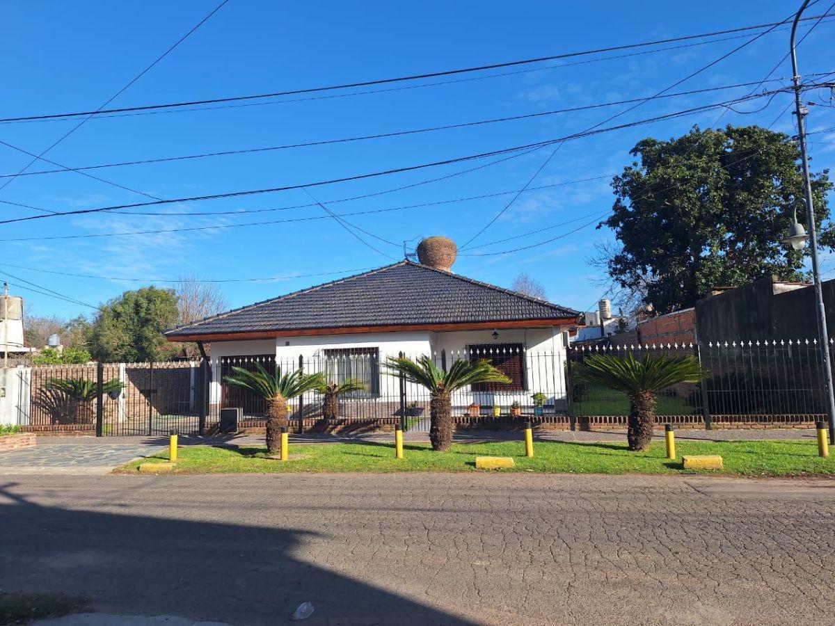 Foto de Chalet 5 Ambientes en Venta – 2 Lotes – Pileta – Pacheco, imagen 1
