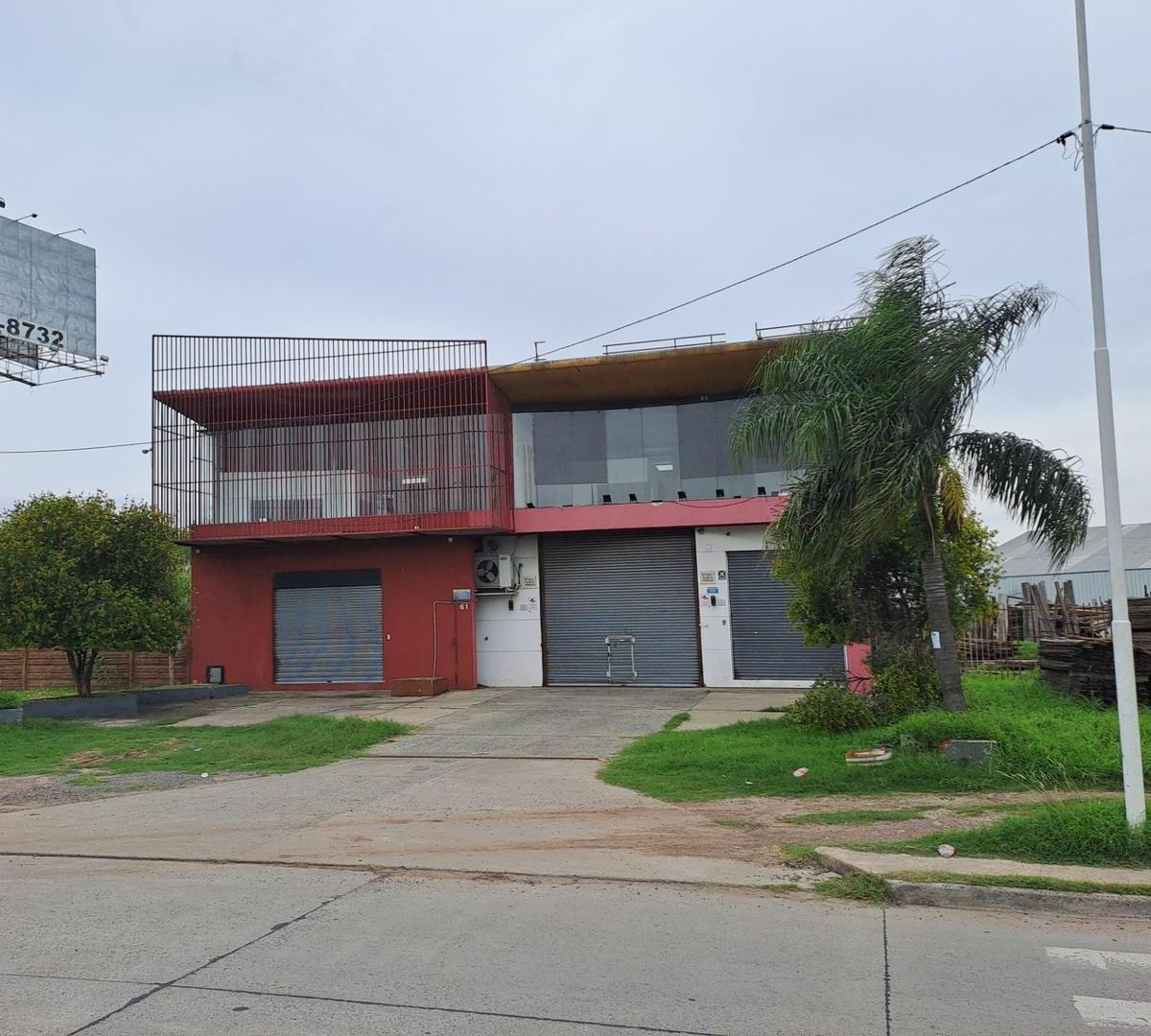 Galpon Comercial en Alquiler Sobre Acceso Oeste 4