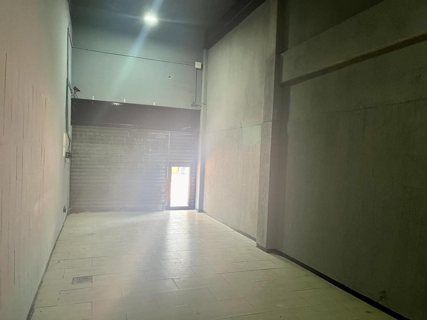 Foto de Local sobre peatonal Timbues, Castelar Centro, imagen 3